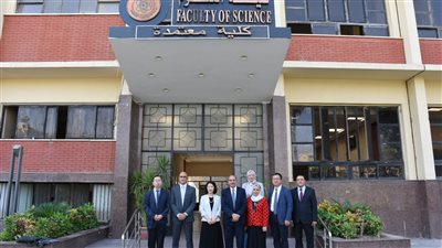 رئيس جامعة عين شمس يستقبل نائب وزير الدولة للعلوم والتكنولوجيا في الصين 