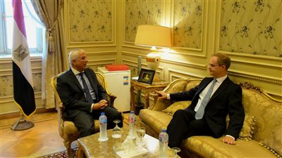 سفير بريطانيا يشيد بدور مصر في احتواء أزمات المنطقة