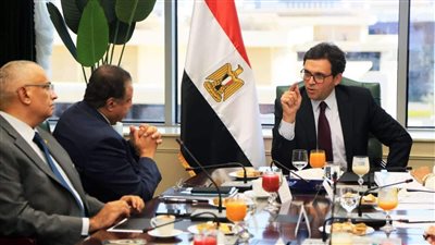 وزير الثقافة يجتمع برؤساء الهيئات والقطاعات ويستعرض الرؤية الاستثمارية للوزارة