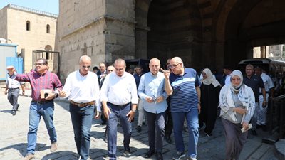 إبراهيم صابر يتفقد تطوير القاهرة التاريخية (صور) 
