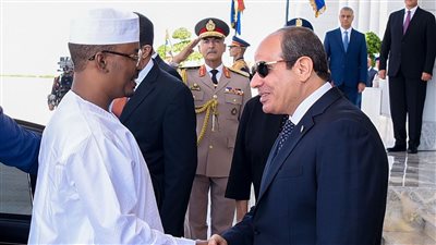  مراسم استقبال رسمية لرئيس تشاد بمدينة العلمين الجديدة (فيديو)