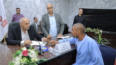 محافظ سوهاج يبحث شكاوى وطلبات المواطنين خلال اللقاء الجماهيري (صور)