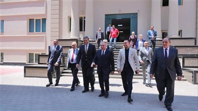 محافظ دمياط يحضر مجلس جامعة حورس ويتفقد المركز الطبي بكلية الأسنان (صور)
