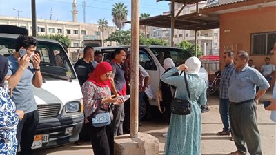 رئيس مدينة الحسينية بالشرقية يقود حملة على المواقف للتأكد من تطبيق التعريفة الجديدة