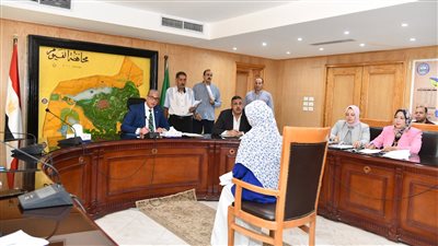 محافظ الفيوم يوجه بتوفير معونات وفرص عمل في لقاء خدمة المواطنين 