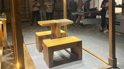 مقاعد ذكية تعمل بالطاقة الشمسية ضمن مشروعات تخرج جامعة طيبة التكنولوجية (صور)