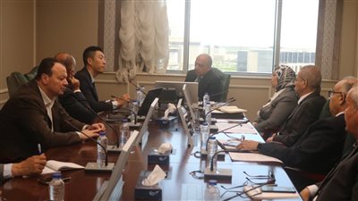 وزير الكهرباء يبحث مع 