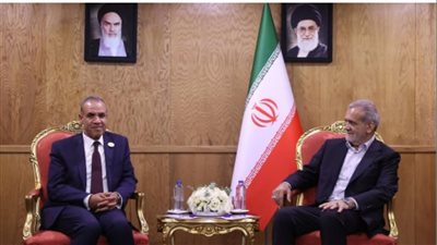 وزير الخارجية والهجرة يشارك في مراسم تنصيب الرئيس الإيراني الجديد