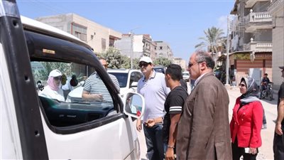 محافظ دمياط يشدد على سيارات الأجرة بوضع ملصقات بالتسعيرة الجديدة 