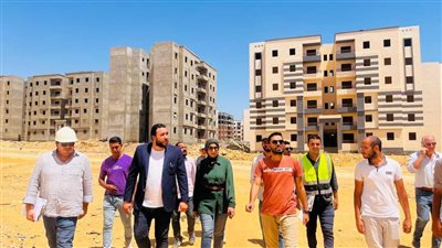 مسئولو الإسكان يتفقدون أعمال تنفيذ المشروعات بالسويس الجديدة