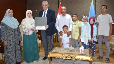 محافظ الغربية يكرم الحاصلة على المركز الثاني 