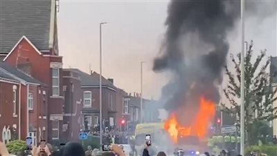 بعد مقتل 3 أطفال في حادث طعن ساوثبورت، متعصبون إنجليز يهاجمون مسجدا (فيديو)
