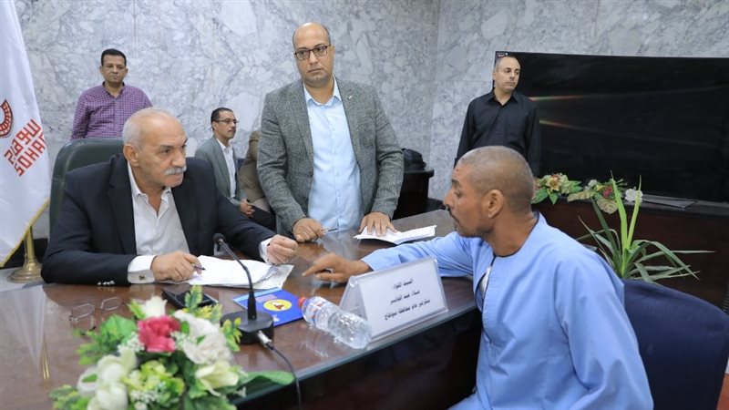 محافظ سوهاج يبحث
