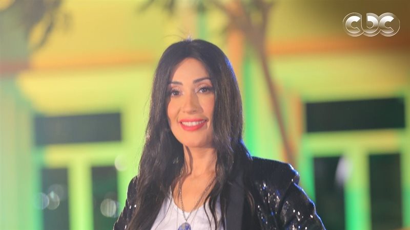 مها بهنسي مذيعة برنامج