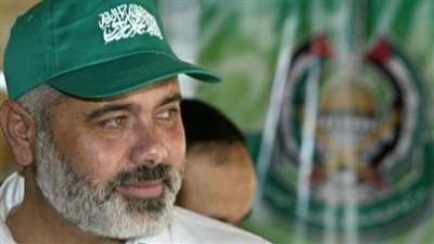 مكتب حكومة الاحتلال ينشر صورة لإسماعيل هنية مكتوب عليها «تم التخلص منه» 