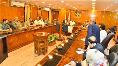 محافظ أسيوط يطرح محطات الدواجن والمجازر في مزادات علنية 