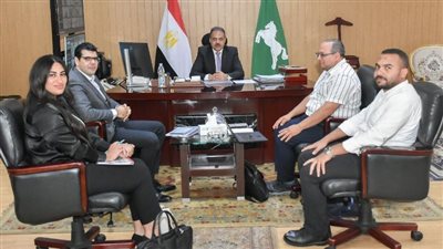 محافظ الشرقية يلتقي مدير مشروعات حياة كريمة بدار الهندسة