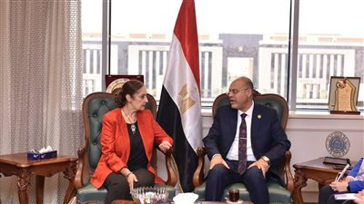 وزير العمل يلتقي السفيرة نائلة جبر لبحث ملفات مشتركة