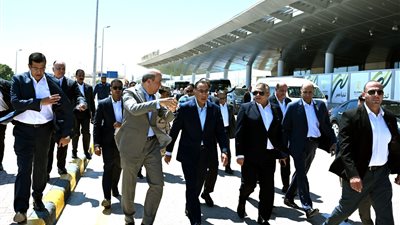 رئيس الوزراء يتفقد مطار برج العرب الدولي لمتابعة أعمال التطوير