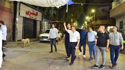 رفع إشغالات المحلات بحي شرق في أسيوط