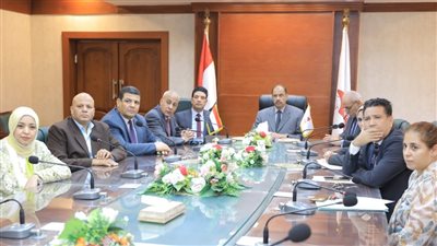 محافظ سوهاج يبحث مقترحات تطوير الهوية البصرية 