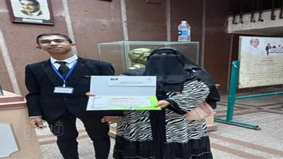 الثالث على الجمهورية بالثانوية الأزهرية: أحلم بلقاء الرئيس والطيب (صور)