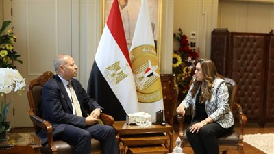 وزيرة التنمية المحلية تتابع مع محافظ القاهرة الخطة الاستثمارية