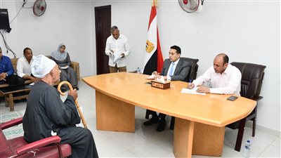 نائب محافظ الفيوم يبحث عددا من شكاوى وطلبات المواطنين في إبشواي وإطسا 