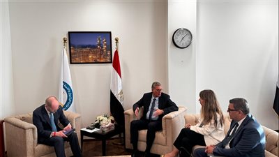 وزير البترول يبحث مع البنك الأوروبي التعاون في خفض الانبعاثات وإزالة الكربون