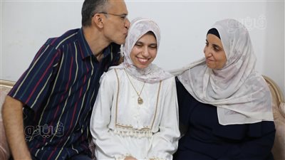 تذكرت استشهاد زميلاتها، طالبة فلسطينية تحصد المركز الأول في الثانوية الأزهرية رغم قسوة الحرب (فيديو وصور)