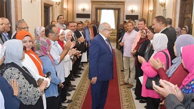 جامعة القاهرة تنظم ممرا شرفيا لتوديع الخشت