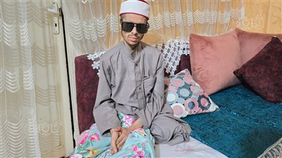 كفيف ويتحدى السرطان وبترت ساقه قبل إعلان النتيجة، إبراهيم يحقق المركز الرابع بالثانوية الأزهرية (فيديو وصور)