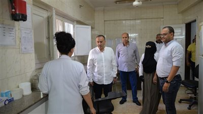 إحالة العاملين بمركز علاج الفيروسات الكبدية بأسيوط للتحقيق (صور)