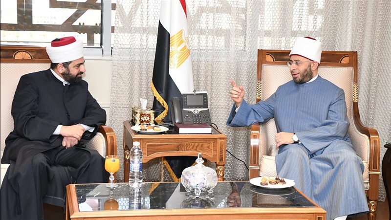 وزير الأوقاف يستقبل