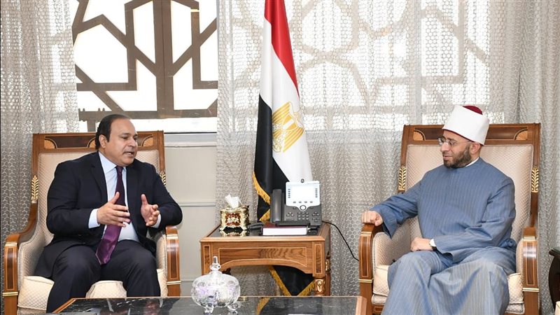 وزير الأوقاف يستقبل