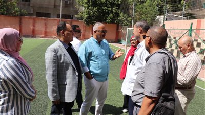 وكيل الشباب والرياضة بالجيزة يتوعد المقصرين ويجازي مدير مركز خلال جولته اليوم 