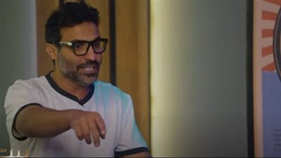أحمد فهمي يكشف عن موقف غريب له مع فتاة أمريكية (فيديو)