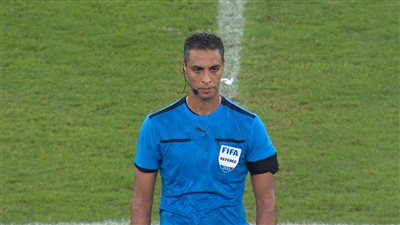 أمين عمر حكما للقاء حسم الدوري التنزاني ويعاونه طاقم مصري