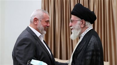 إيران تغلق مجالها الجوي وخامنئي يتوعد بـ