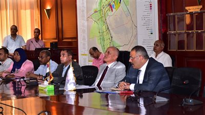 محافظ الأقصر يشدد على إنهاء مشروعات الصرف الصحي وحل مشكلة ضعف المياه