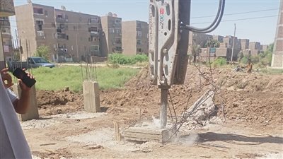 إزالة حالة تعد على أرض زراعية بمدينة أرمنت في الأقصر