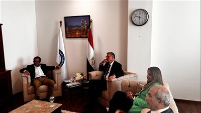 وزير البترول يبحث مع كابيتال الإنجليزية إنشاء مجمع للبتروكيماويات بالعلمين