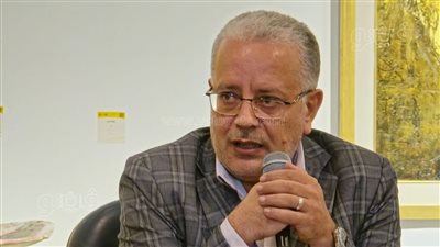 قانوش يحسم الجدل حول نظامي النداء المفتوح والدعوات بمعرض الفنون التشكيلية (فيديو)