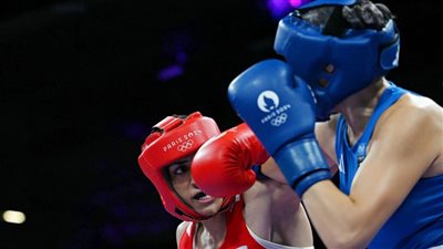 الملاكمة الجزائرية إيمان خليف تطيح ببطلة إيطاليا من الأولمبياد في 45 ثانية (فيديو)