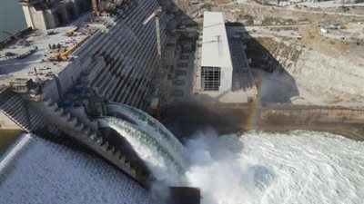 رغم تحكم إثيوبيا ببوابات سد النهضة، خبير مياه يكشف موعد وصول الفيضان للسد العالى