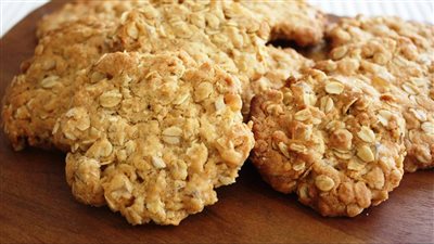 طريقة عمل بسكويت الشوفان، في البيت للتوفير في الميزانية