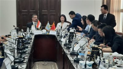 رئيس البحوث الفلكية يبحث مع وفد صينى إرسال تلسكوبات الرصد البصرى