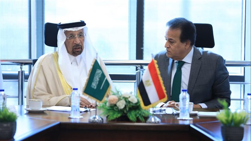 خالد عبدالغفار مع