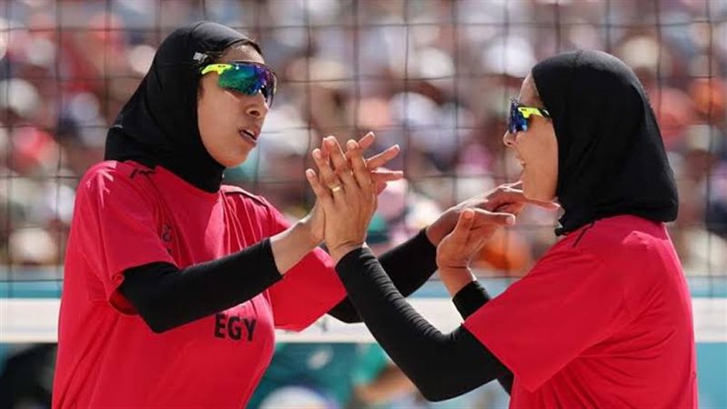 سيدات الشاطئية للطائرة