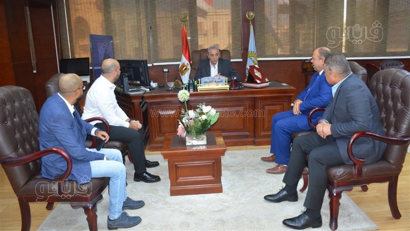 محافظ الغربية يبحث